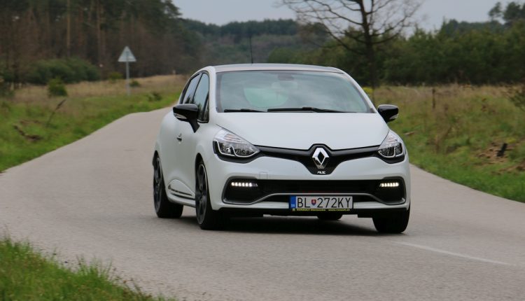 Corsa OPC vs Clio RS Trophy 096