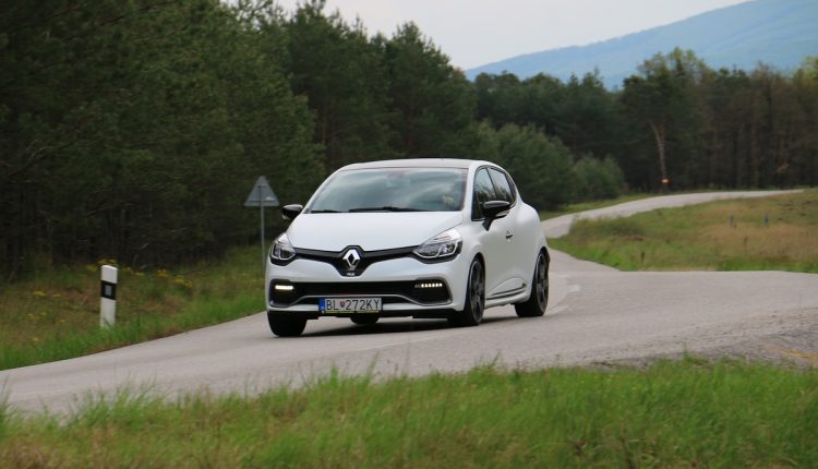 Corsa OPC vs Clio RS Trophy 098