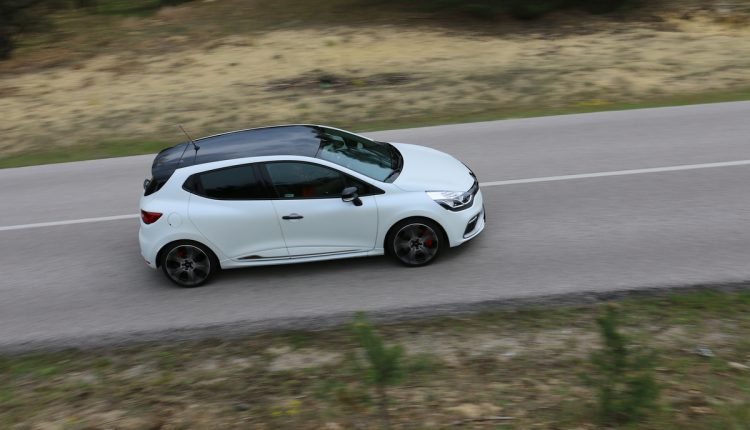 Corsa OPC vs Clio RS Trophy 104