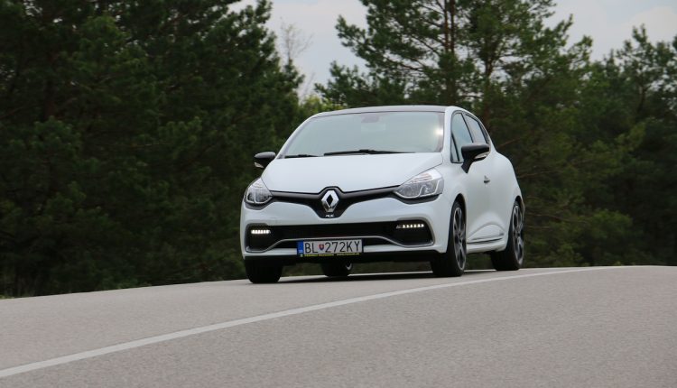 Corsa OPC vs Clio RS Trophy 105