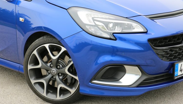 Corsa OPC vs Clio RS Trophy 111