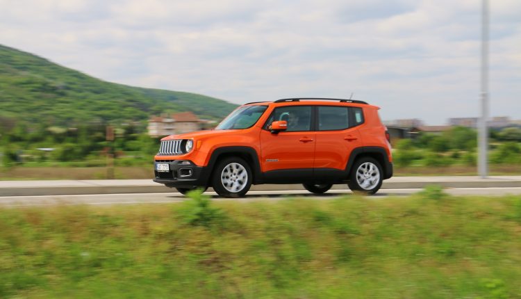 Jeep Renegade FWD 008
