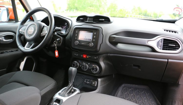 Jeep Renegade FWD 022