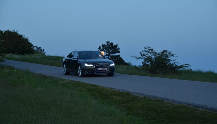 Audi S8 002