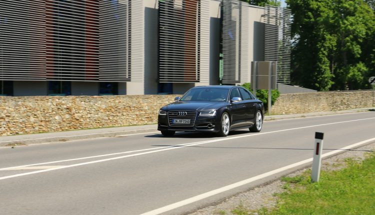 Audi S8 011