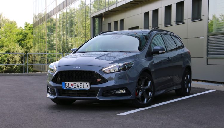 Ford Focus ST kombi AT 020