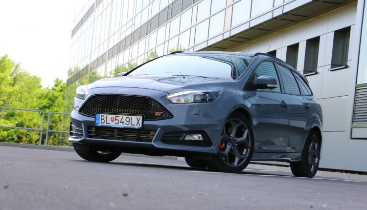 Ford Focus ST kombi AT 021