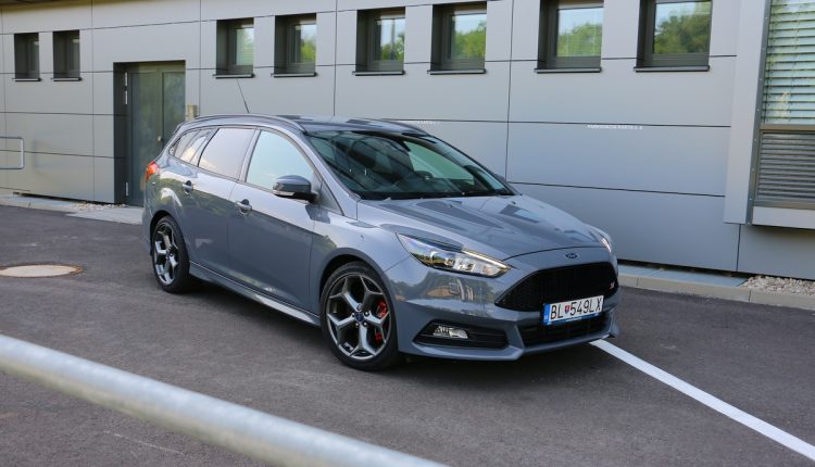 Ford Focus ST kombi AT 022