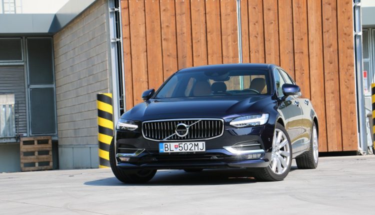 Volvo S90 vs Mercedes-Benz E class 075