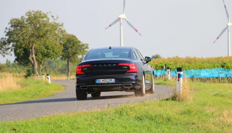 Volvo S90 vs Mercedes-Benz E class 102