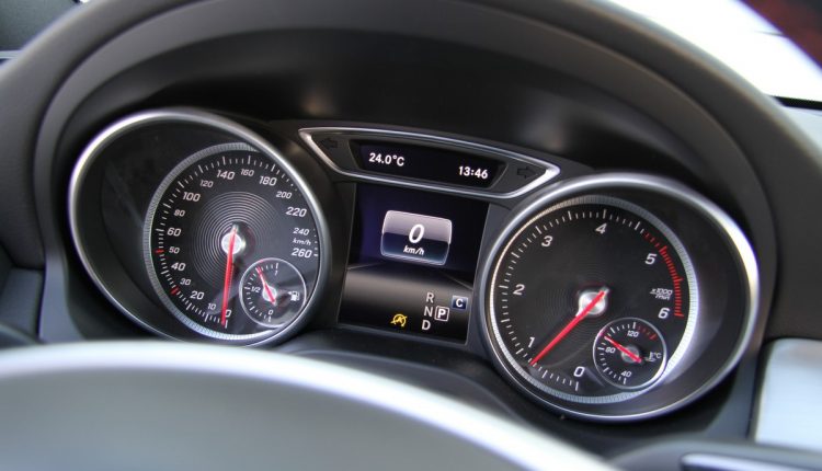 MERCEDES-BENZ CLA 220d 4Matic_00014