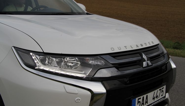 MITSUBISHI Outlander PHEV_00002