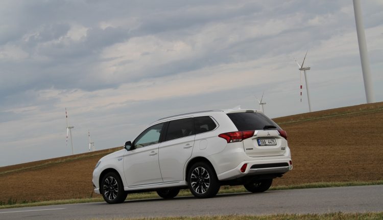 MITSUBISHI Outlander PHEV_00004