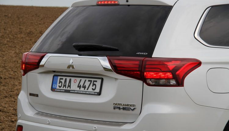 MITSUBISHI Outlander PHEV_00021