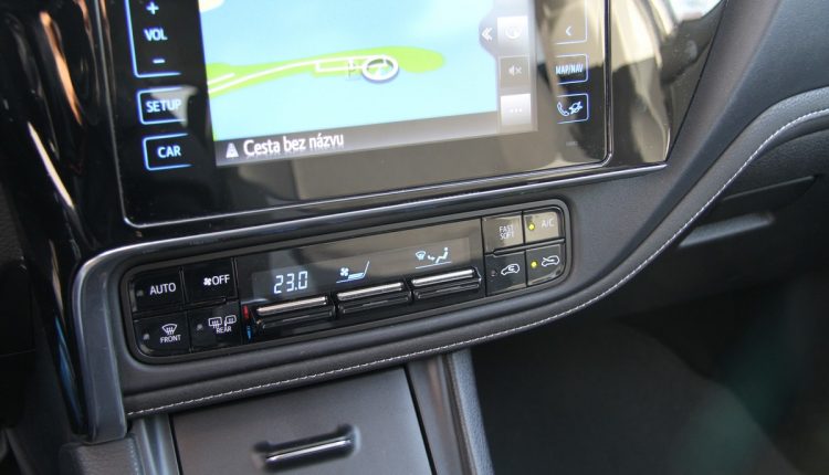 TOYOTA Auris Touring Sports_00033