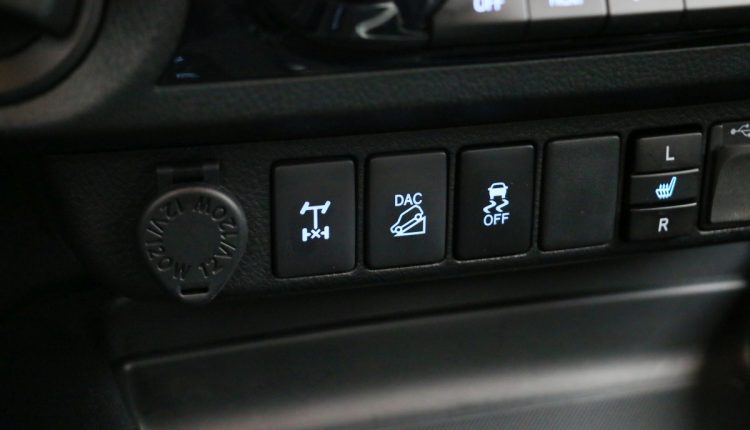 Toyota Hilux automat 012