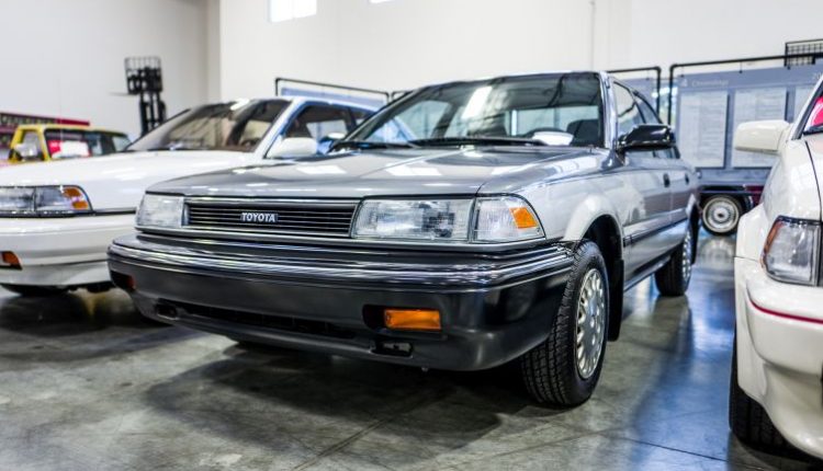 1990_toyota_corolla_le