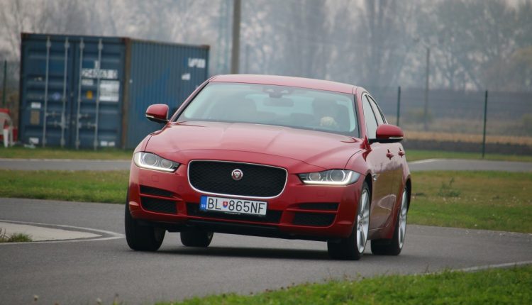 Jaguar XE vs Alfa Romeo Giulia vs Mercedes C220d 025