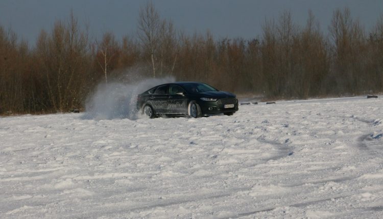 Ford Mondeo 2,0 TDCi AWD 010