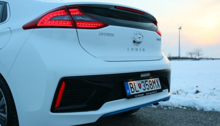 Hyundai Ioniq Hybrid 019