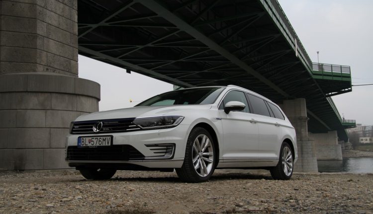 VOLKSWAGEN Passat Variant GTE_00003