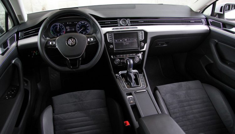 VOLKSWAGEN Passat Variant GTE_00042