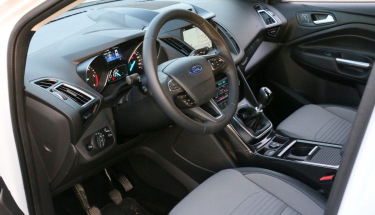 Ford Kuga 2,0 TDCi AWDi 023