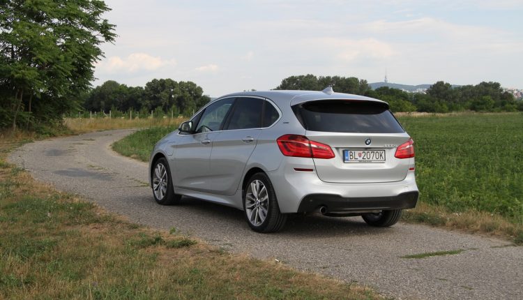 BMW 225 xe 00040