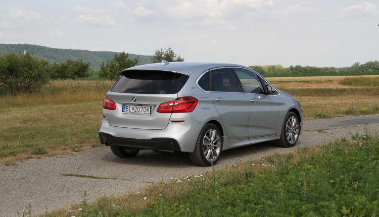 BMW 225 xe 00041