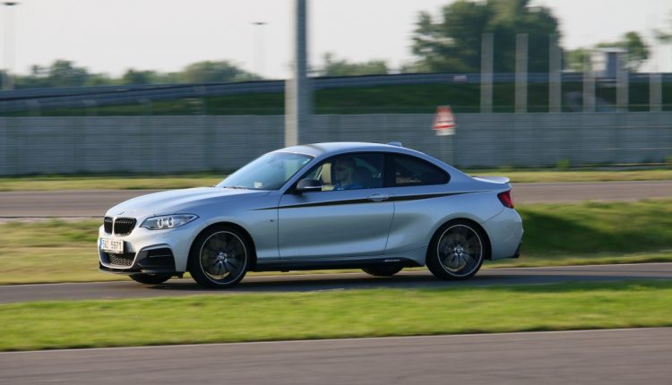 BMW M240i 0011