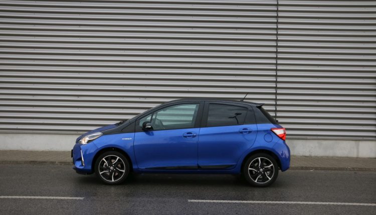 Toyota Yaris Hybrid 2017 0004