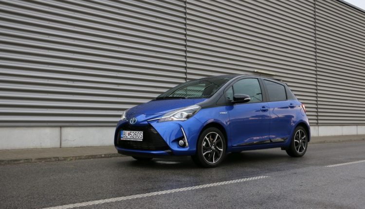 Toyota Yaris Hybrid 2017 0008