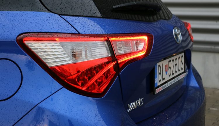 Toyota Yaris Hybrid 2017 0010