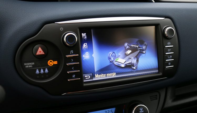 Toyota Yaris Hybrid 2017 0012