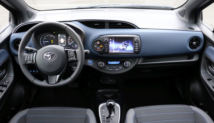 Toyota Yaris Hybrid 2017 0014