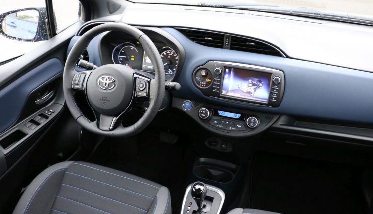 Toyota Yaris Hybrid 2017 0015