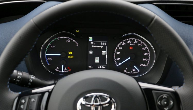 Toyota Yaris Hybrid 2017 0016