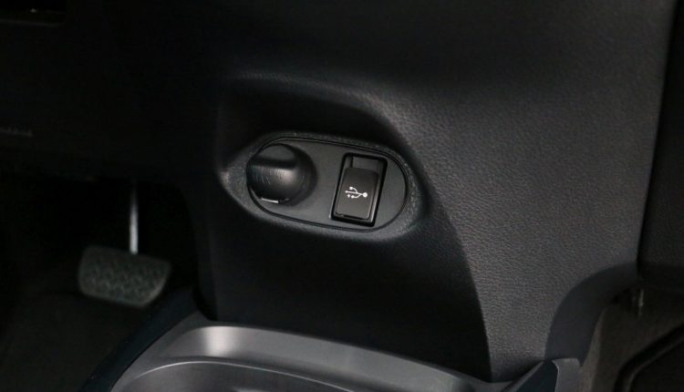 Toyota Yaris Hybrid 2017 0020