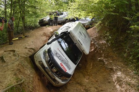 Nerozbitné offroady! Mitsubishi (nechtiac) potvrdilo svoj imidž!