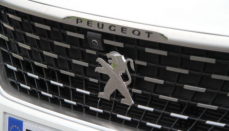 PEUGEOT 5008 1,6 THP 165 EAT6 Allure 00003