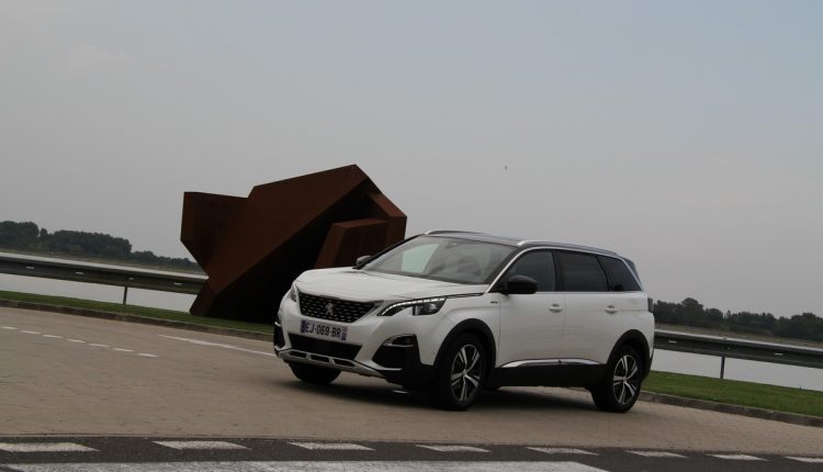 PEUGEOT 5008 1,6 THP 165 EAT6 Allure 00010