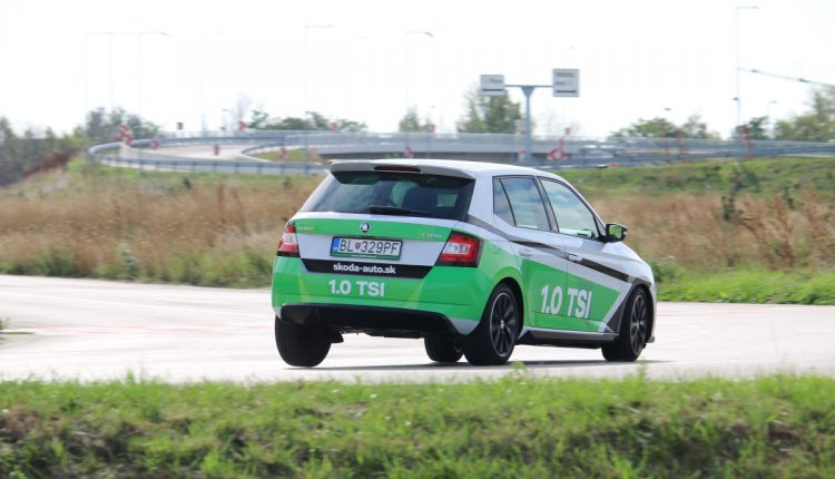 Suzuki Swift vs Skoda Fabia 014