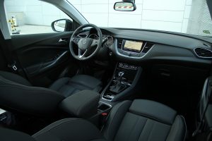 Miltitest Peugeot 3008 vs Opel Grandlad X