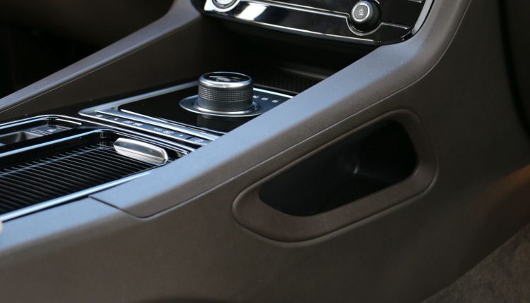 Jaguar F-Pace 25d 013
