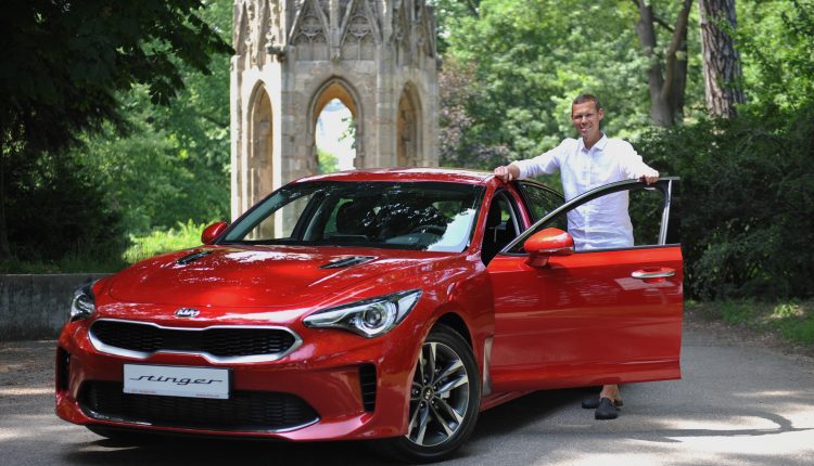 Matej Tóth jazdí na Kia Stinger