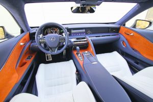 Lexus LC 500h interiér