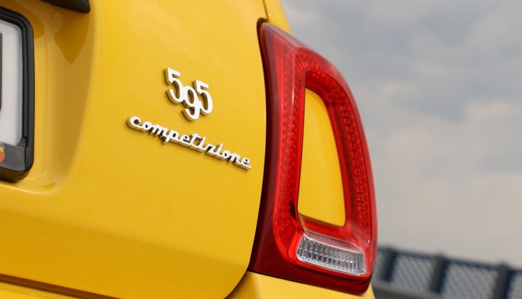 Renault Twingo GT vs Abarth 595 Competizione