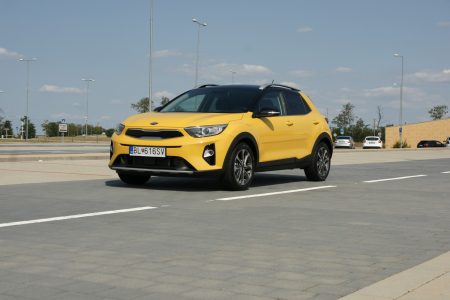 Kia Stonic: Traja kamaráti