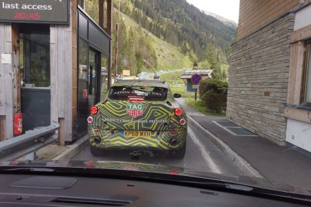 Stretli sme Aston Martin DBX!