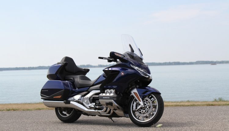 HONDA GL 1 800 Gold Wing Tour DCT 0004